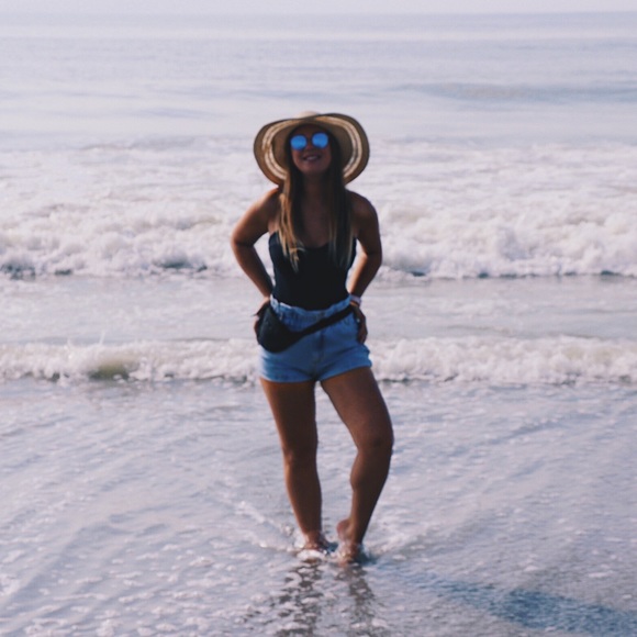 Meet your Posher, Kelsey - Picture 3 of 3